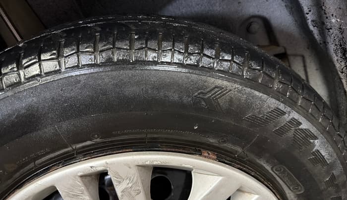 2014 Maruti Swift VXI, Petrol, Manual, 48,189 km, Right Rear Tyre Tread