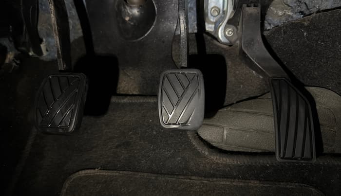 2014 Maruti Swift VXI, Petrol, Manual, 48,189 km, Pedals