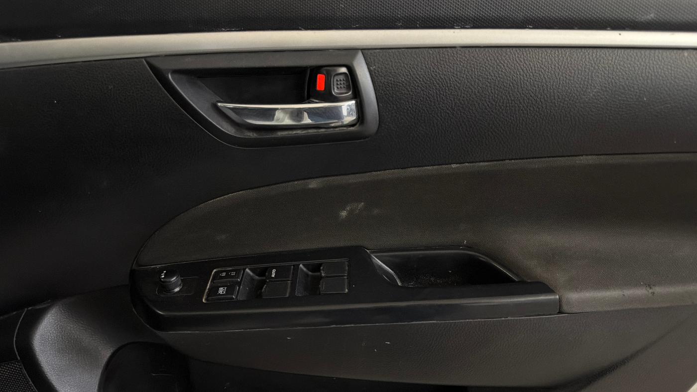 2014 Maruti Swift VXI, Petrol, Manual, 48,268 km, Driver Side Door Panels Control