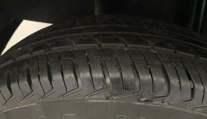 2016 Datsun Redi Go T (O), Petrol, Manual, 18,950 km, Right Rear Tyre Tread