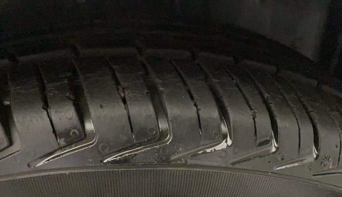 2016 Datsun Redi Go T (O), Petrol, Manual, 18,950 km, Right Front Tyre Tread