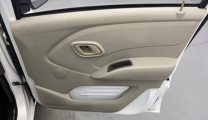 2016 Datsun Redi Go T (O), Petrol, Manual, 18,950 km, Driver Side Door Panels Control