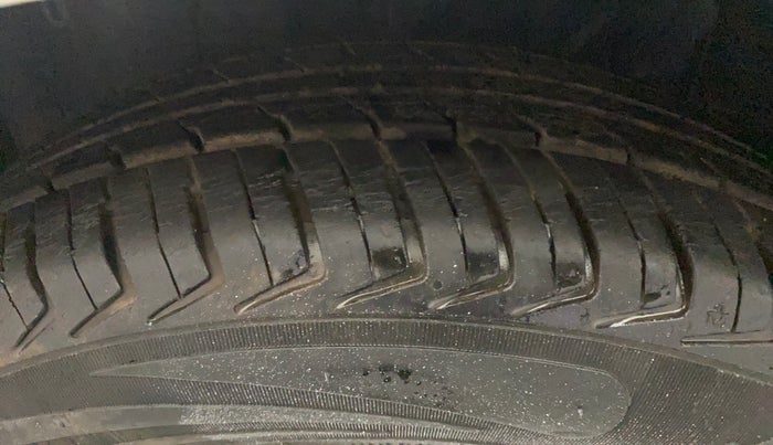 2016 Datsun Redi Go T (O), Petrol, Manual, 18,950 km, Left Front Tyre Tread