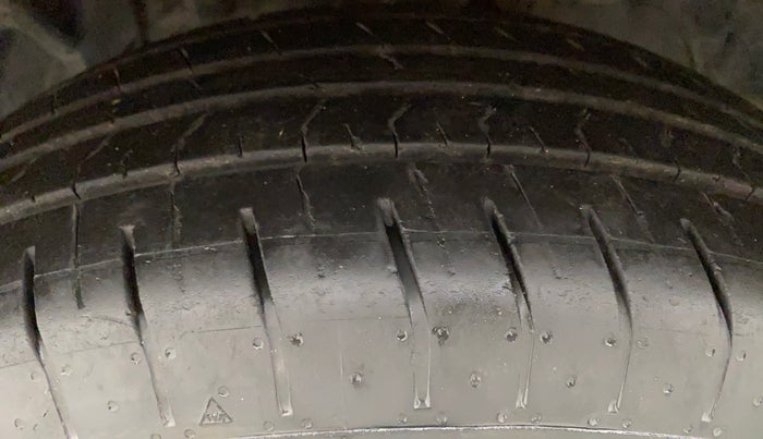 2015 Ford Ecosport TITANIUM 1.0L ECOBOOST, Petrol, Manual, 62,323 km, Left Front Tyre Tread