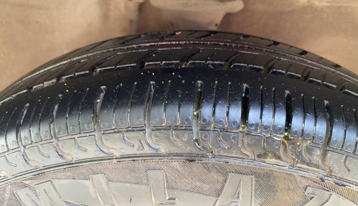 2016 Maruti Alto 800 LXI, Petrol, Manual, 11,713 km, Right Front Tyre Tread