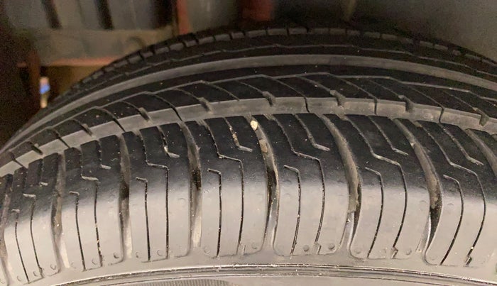 2015 Maruti Swift VDI ABS, Diesel, Manual, 88,706 km, Right Rear Tyre Tread