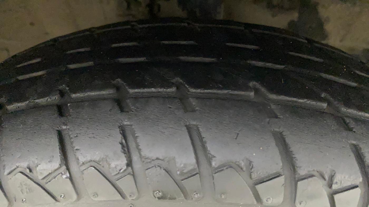 2013 Maruti Wagon R 1.0 LXI, Petrol, Manual, 36,044 km, Right Front Tyre Tread