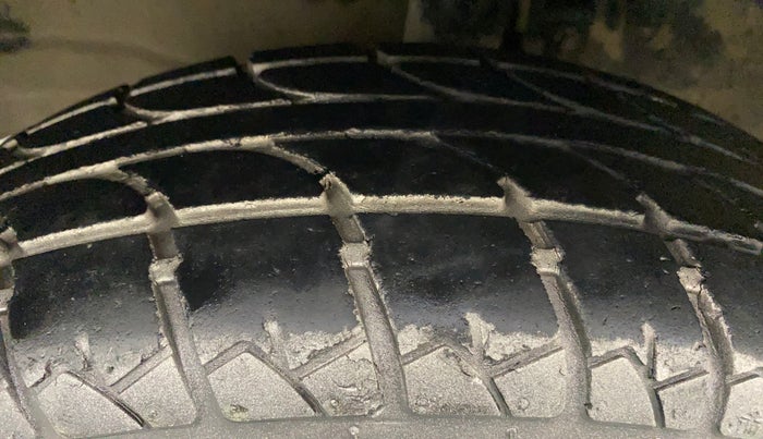 2013 Maruti Wagon R 1.0 LXI, Petrol, Manual, 36,044 km, Left Front Tyre Tread