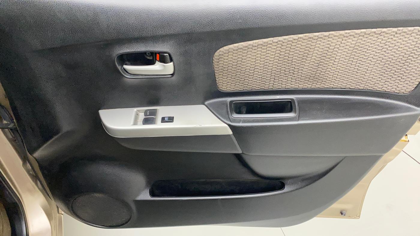 2013 Maruti Wagon R 1.0 LXI, Petrol, Manual, 36,044 km, Driver Side Door Panels Control