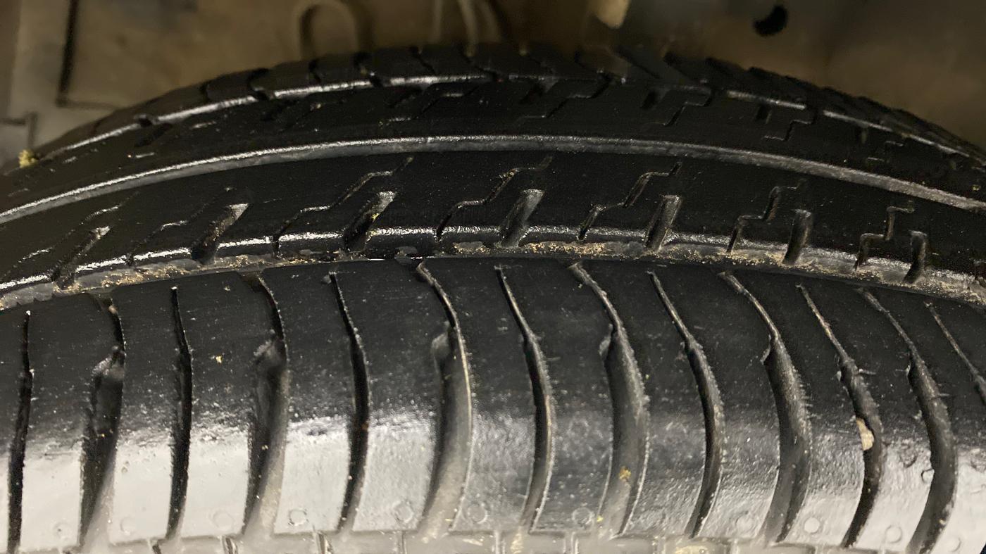 2016 Maruti Swift Dzire VXI OPT, Petrol, Manual, 21,704 km, Left Front Tyre Tread