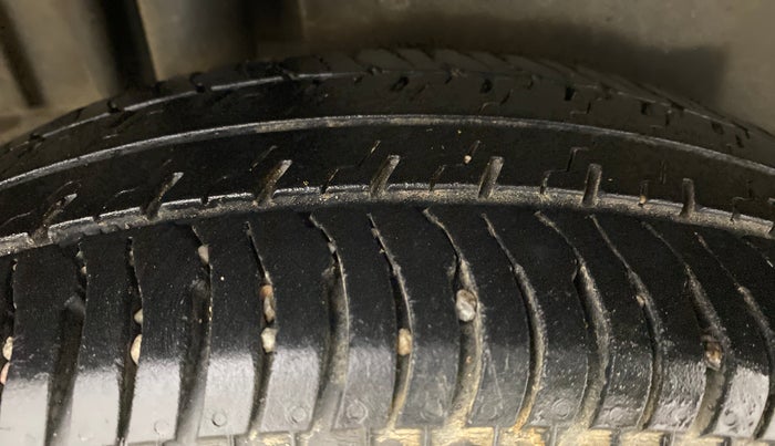 2016 Maruti Swift Dzire VXI OPT, Petrol, Manual, 21,704 km, Right Rear Tyre Tread