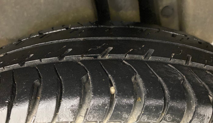 2016 Maruti Swift Dzire VXI OPT, Petrol, Manual, 21,704 km, Left Rear Tyre Tread