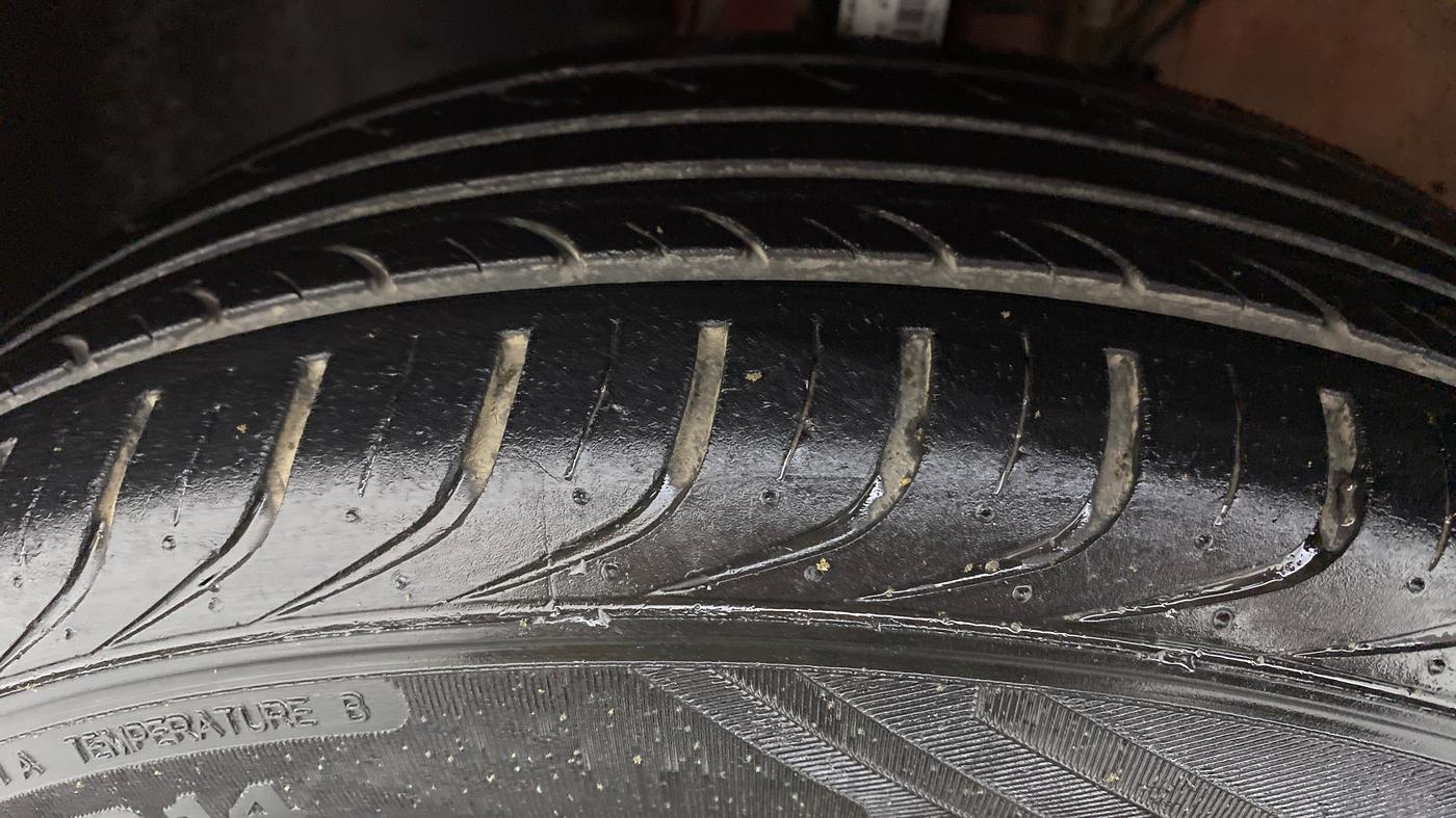 2019 Volkswagen Polo Trendline 1.0 L Petrol, Petrol, Manual, 30,110 km, Left Front Tyre Tread