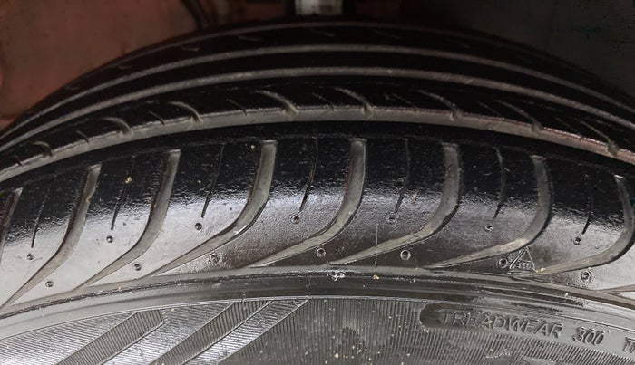 2019 Volkswagen Polo Trendline 1.0 L Petrol, Petrol, Manual, 30,110 km, Right Front Tyre Tread