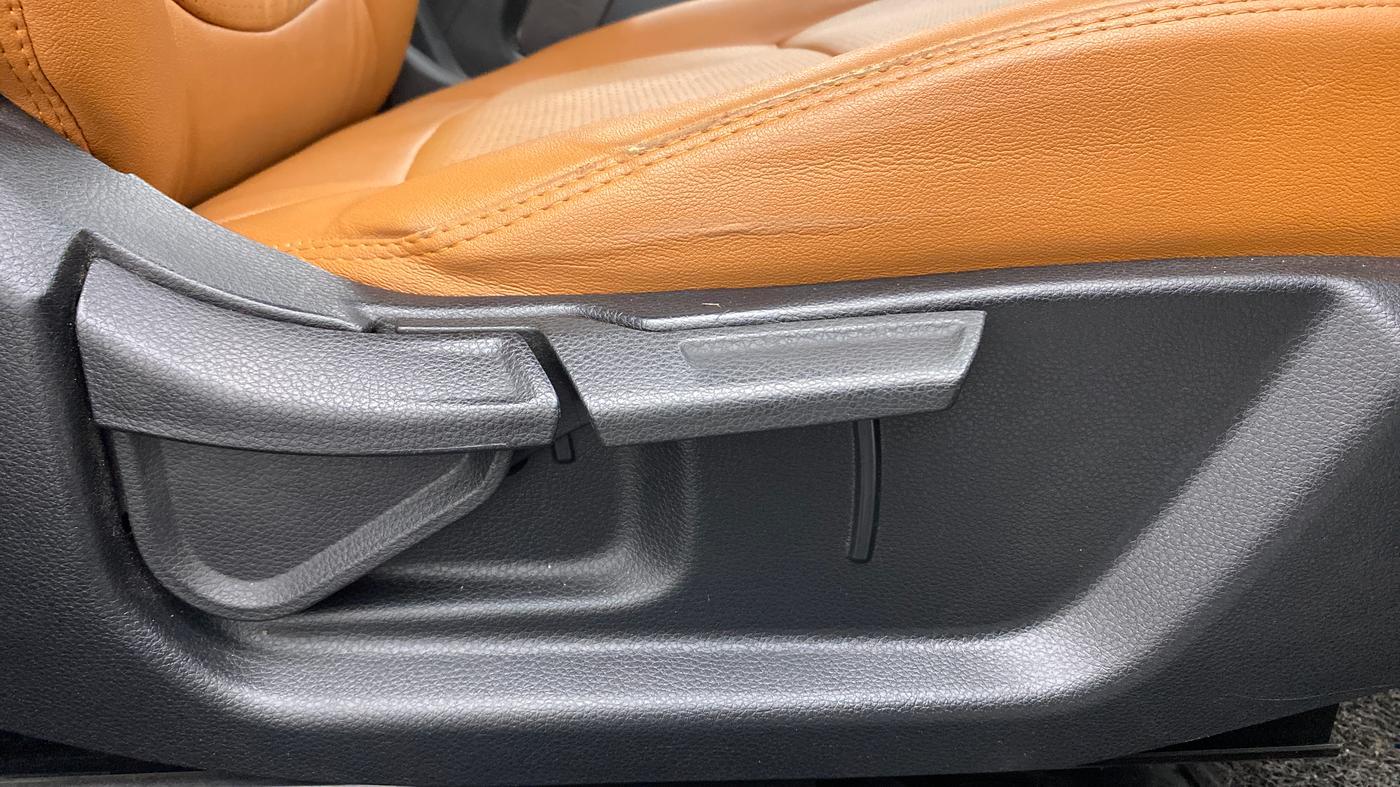 2019 KIA SELTOS HTK PLUS AT 1.5 DIESEL, Diesel, Automatic, 55,081 km, Driver Side Adjustment Panel
