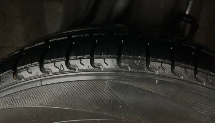 2018 Honda Amaze 1.2L I-VTEC S OPT, CNG, Manual, 1,00,035 km, Left Rear Tyre Tread