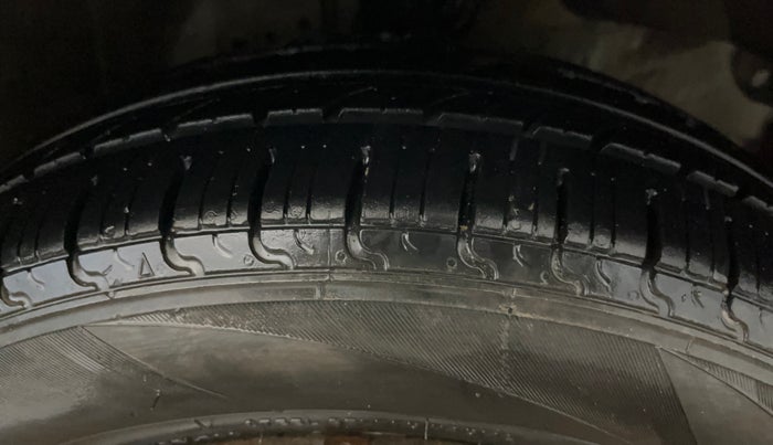 2018 Honda Amaze 1.2L I-VTEC S OPT, CNG, Manual, 1,00,035 km, Right Front Tyre Tread