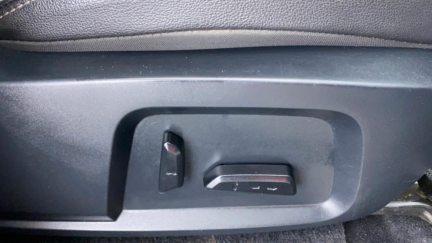 2021 Tata Harrier XZA+ DARK EDITION, Diesel, Automatic, 43,670 km, Driver Side Adjustment Panel