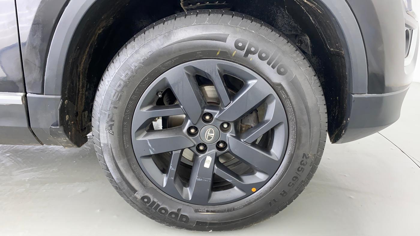 2021 Tata Harrier XZA+ DARK EDITION, Diesel, Automatic, 43,670 km, Right Front Wheel