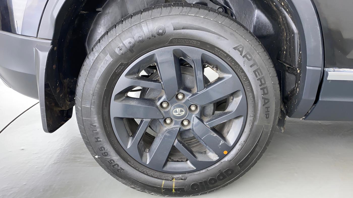 2021 Tata Harrier XZA+ DARK EDITION, Diesel, Automatic, 43,670 km, Right Rear Wheel