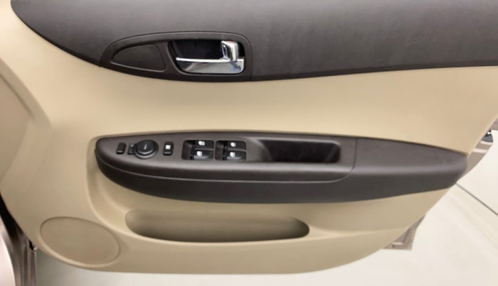 2013 Hyundai i20 MAGNA (O) 1.2, Petrol, Manual, 33,850 km, Driver Side Door Panels Control