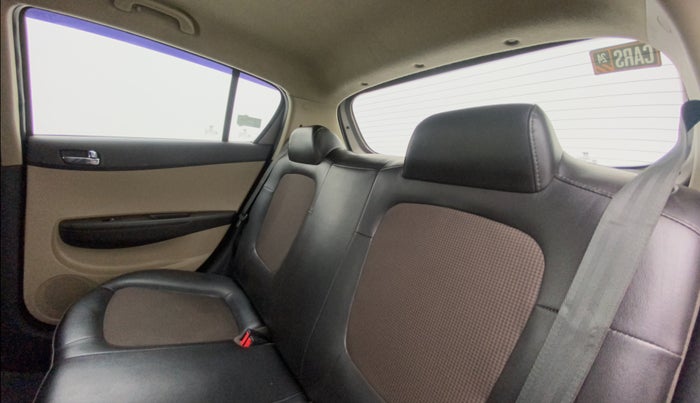 2013 Hyundai i20 MAGNA (O) 1.2, Petrol, Manual, 33,850 km, Right Side Rear Door Cabin