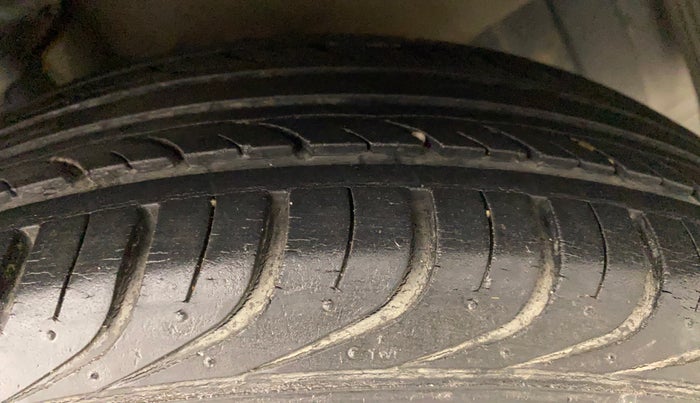 2013 Hyundai i20 MAGNA (O) 1.2, Petrol, Manual, 33,850 km, Right Front Tyre Tread