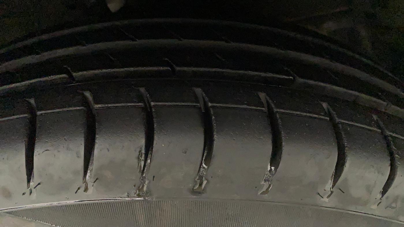 2013 Maruti Swift VXI, Petrol, Manual, 56,039 km, Left Front Tyre Tread