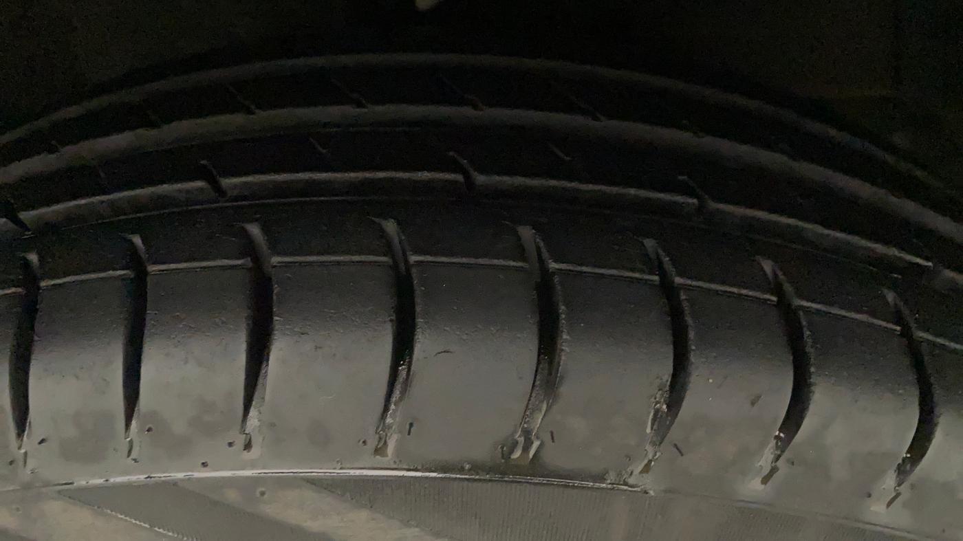 2013 Maruti Swift VXI, Petrol, Manual, 56,039 km, Left Rear Tyre Tread