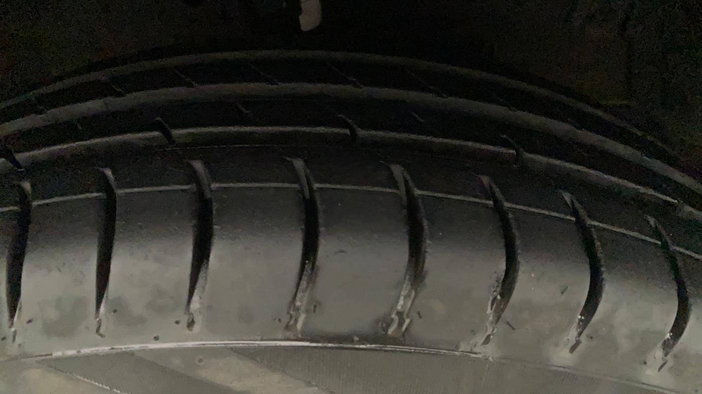 2013 Maruti Swift VXI, Petrol, Manual, 56,039 km, Right Front Tyre Tread