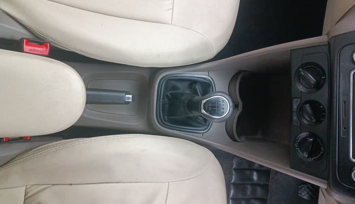 2013 Skoda Rapid AMBITION 1.6 MPI MT, Petrol, Manual, 34,801 km, Gear Lever