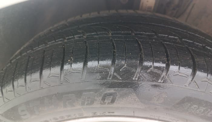 2013 Skoda Rapid AMBITION 1.6 MPI MT, Petrol, Manual, 34,801 km, Left Front Tyre Tread