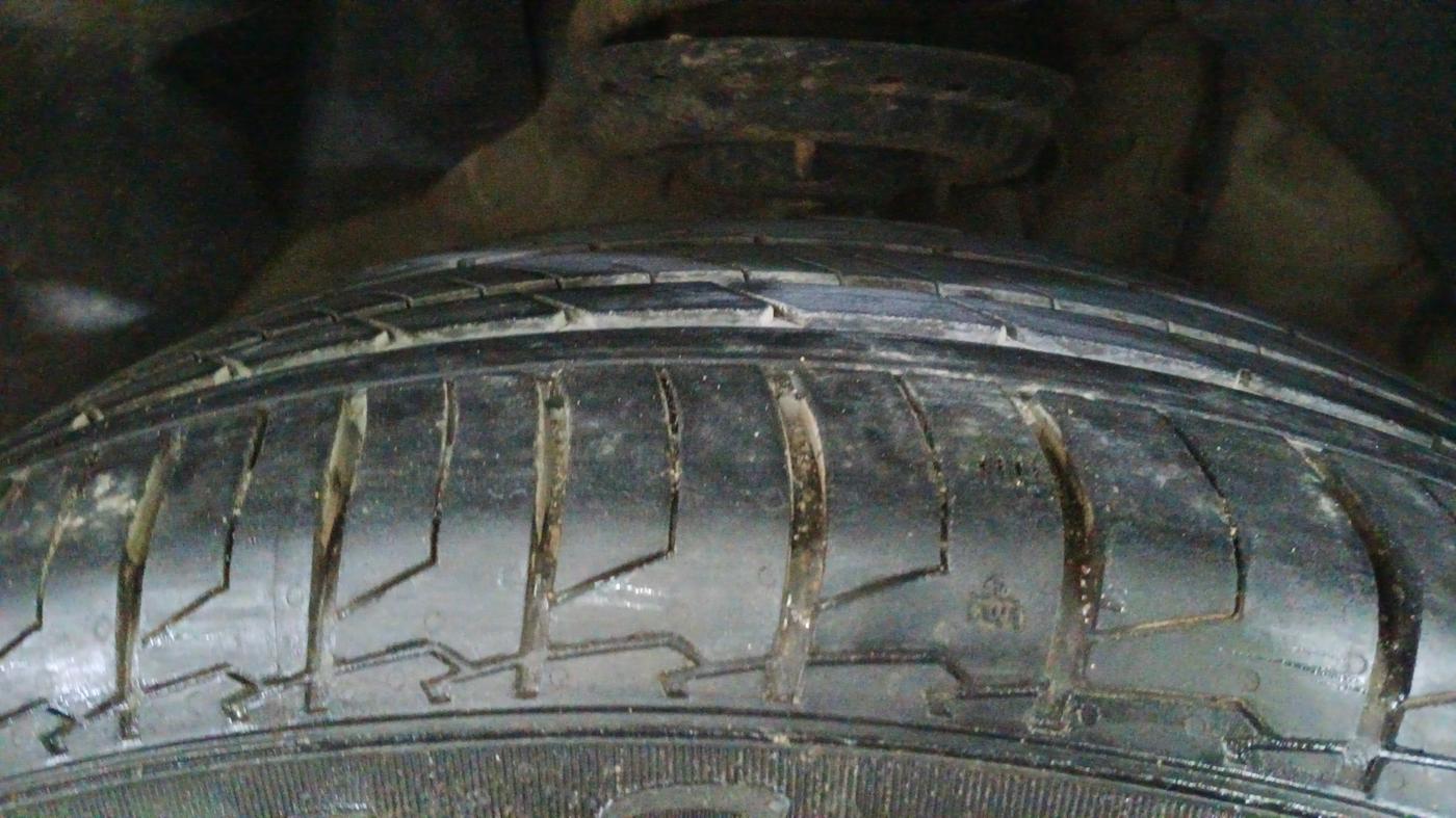 2020 Mahindra XUV300 W8 1.5 DIESEL, Diesel, Manual, 69,693 km, Right Front Tyre Tread