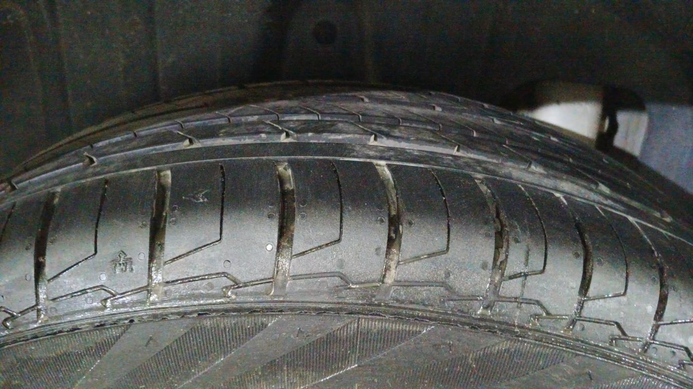 2020 Mahindra XUV300 W8 1.5 DIESEL, Diesel, Manual, 69,693 km, Right Rear Tyre Tread