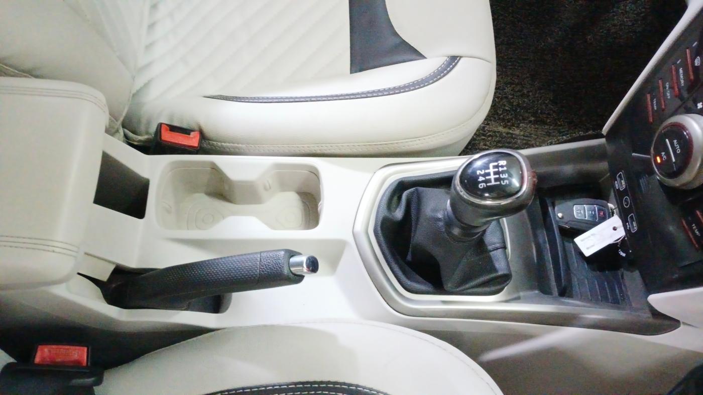 2020 Mahindra XUV300 W8 1.5 DIESEL, Diesel, Manual, 69,693 km, Gear Lever