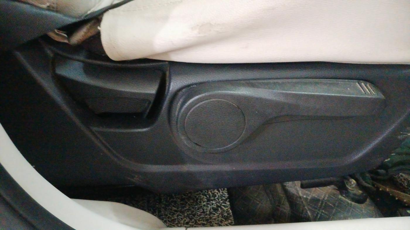 2020 Mahindra XUV300 W8 1.5 DIESEL, Diesel, Manual, 69,693 km, Driver Side Adjustment Panel