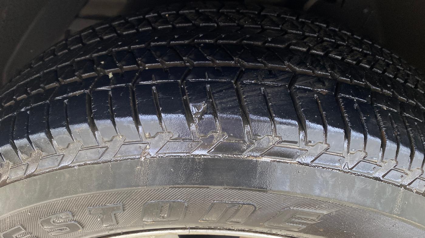 2017 Mahindra XUV500 W10 AT, Diesel, Automatic, 56,401 km, Left Front Tyre Tread