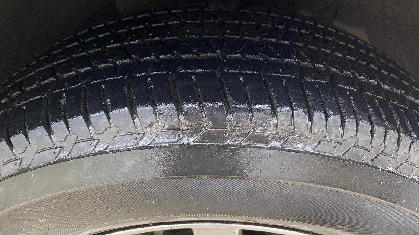 2017 Mahindra XUV500 W10 AT, Diesel, Automatic, 56,401 km, Right Front Tyre Tread