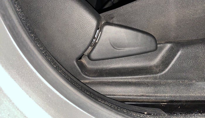 2022 Renault Kwid RXL 1.0 (O), Petrol, Manual, 16,733 km, Driver Side Adjustment Panel