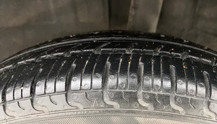 2018 Renault Kwid CLIMBER 1.0 AMT, Petrol, Automatic, 44,116 km, Left Rear Tyre Tread