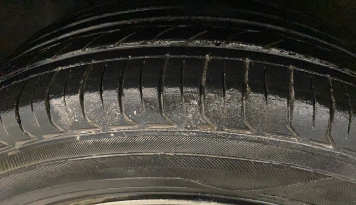 2014 Hyundai Elite i20 SPORTZ 1.2, Petrol, Manual, 68,233 km, Left Front Tyre Tread