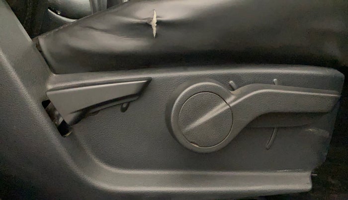 2021 Mahindra Thar LX HARD TOP 4WD MT, Diesel, Manual, 97,279 km, Driver Side Adjustment Panel