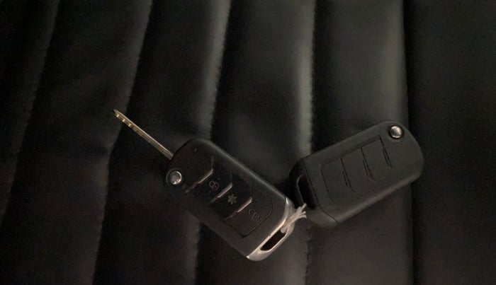 2021 Mahindra Thar LX HARD TOP 4WD MT, Diesel, Manual, 97,279 km, Key Close Up