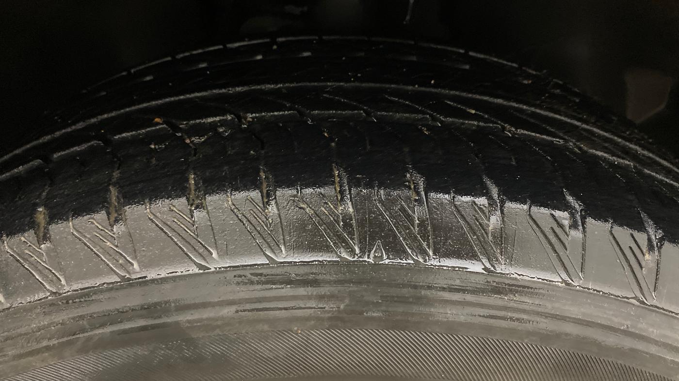 2023 Tata Safari XZA PLUS O DARK EDITION, Diesel, Automatic, 32,661 km, Right Front Tyre Tread