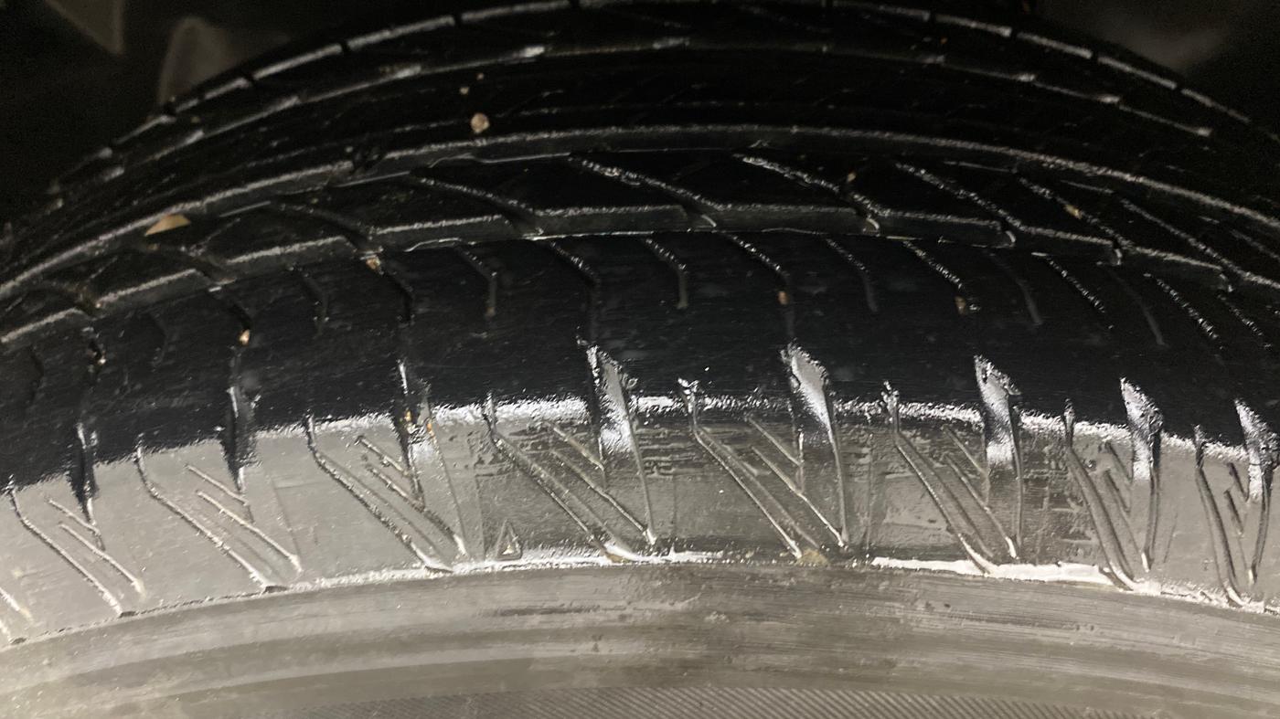 2023 Tata Safari XZA PLUS O DARK EDITION, Diesel, Automatic, 32,661 km, Left Front Tyre Tread
