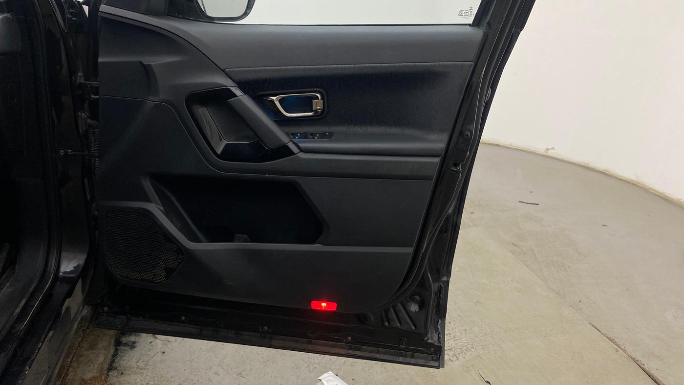 2023 Tata Safari XZA PLUS O DARK EDITION, Diesel, Automatic, 32,661 km, Driver Side Door Panels Control