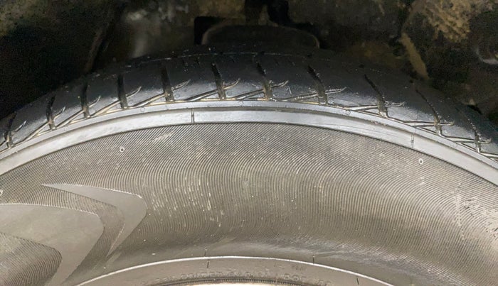 2022 Mahindra BOLERO NEO N 10, Diesel, Manual, 26,000 km, Right Front Tyre Tread