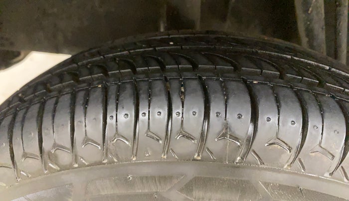 2016 Renault Kwid RXT 1.0, Petrol, Manual, 62,552 km, Right Rear Tyre Tread