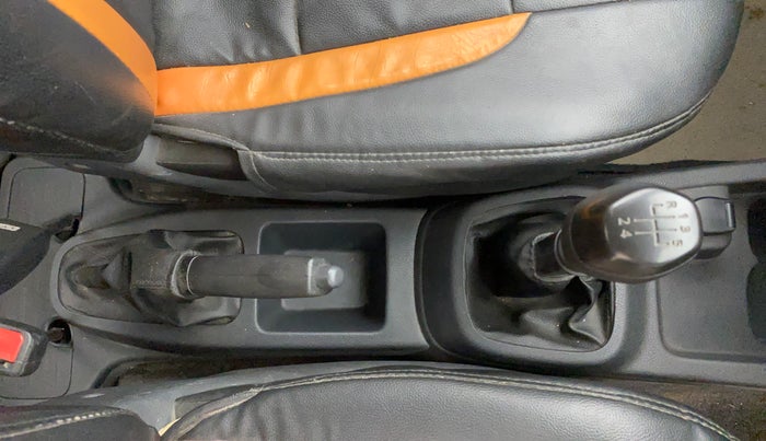 2016 Renault Kwid RXT 1.0, Petrol, Manual, 62,552 km, Gear Lever