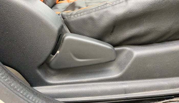 2016 Renault Kwid RXT 1.0, Petrol, Manual, 62,552 km, Driver Side Adjustment Panel